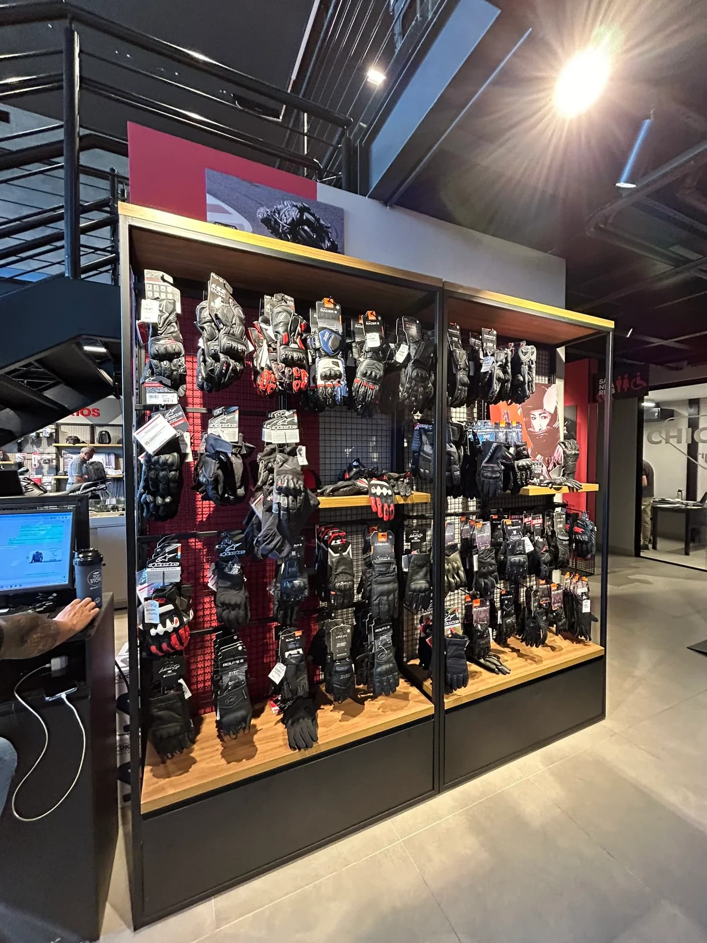 Loja Chicago Moto&Co — móveis planejados sob medida da Parza Móveis em Franca-SP (foto 11)
