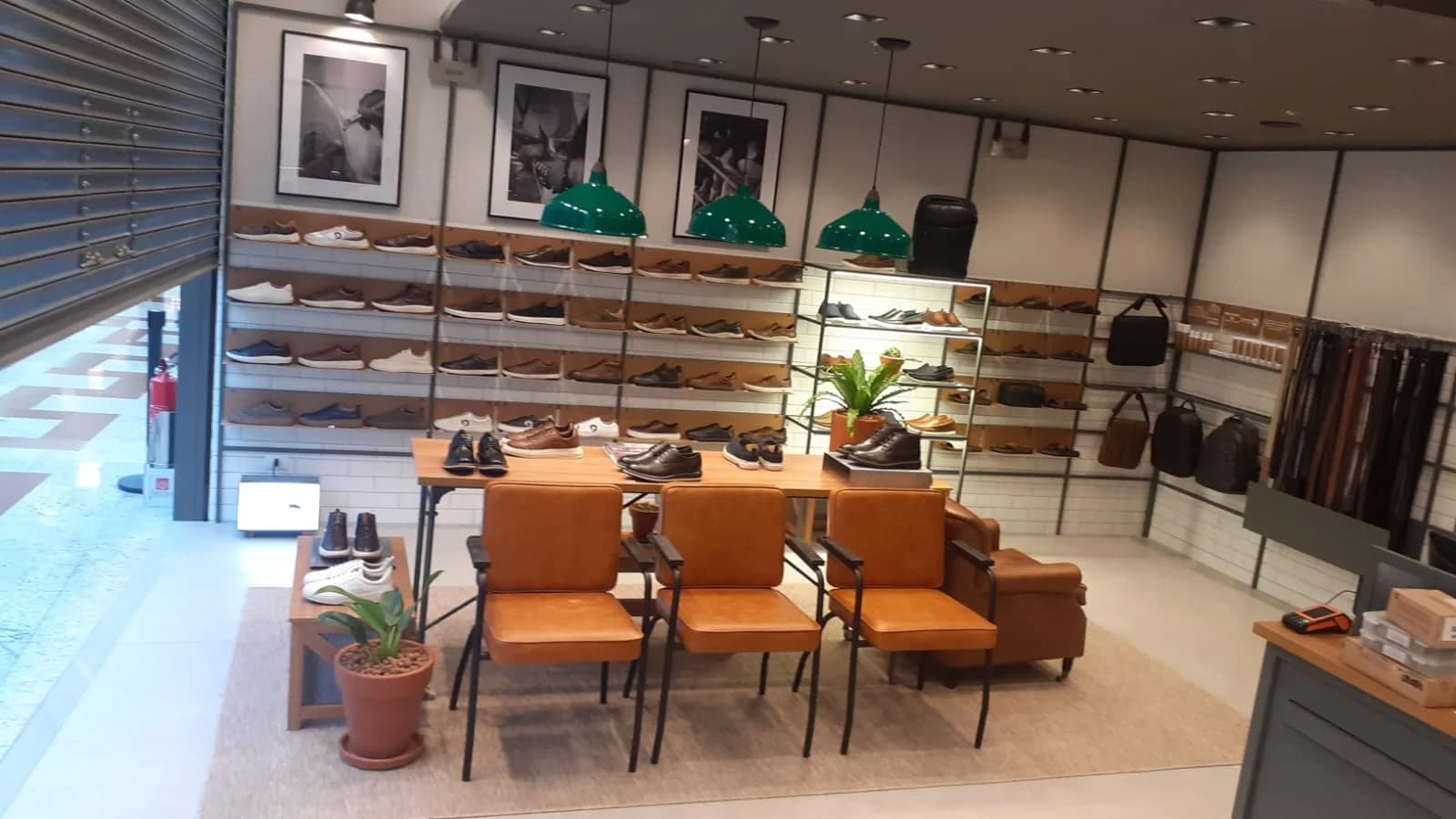 Loja Calçados Democrata — móveis planejados sob medida da Parza Móveis em Franca-SP (foto 9)