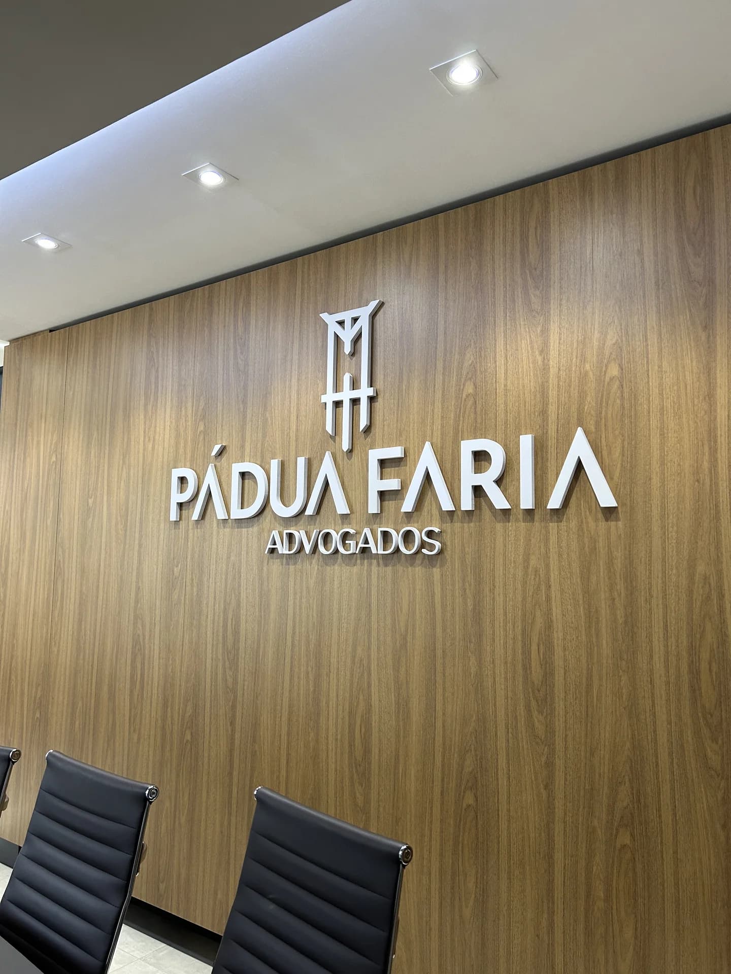 Escritório Pádua Faria Advogados — móveis planejados sob medida da Parza Móveis em Franca-SP (foto 9)